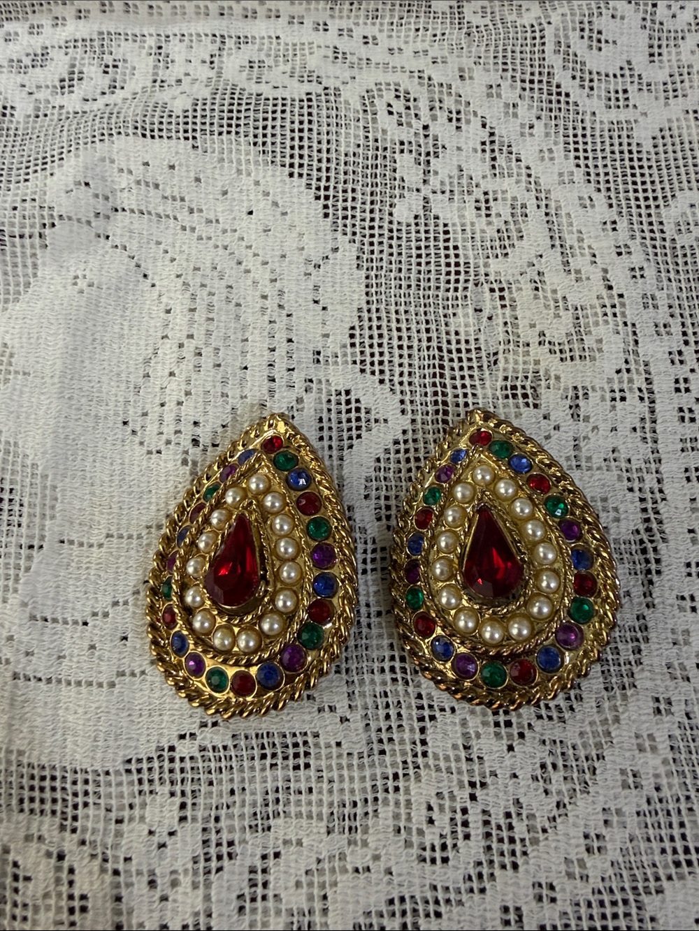 Vintage 80’s Jewel Rhinestone & Faux Pearl Mogul Clip Gold Earrings Renaissance